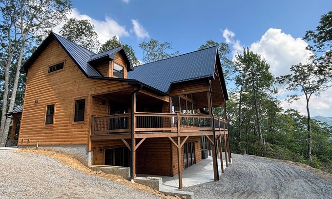 Maggie Valley Cabin | The Father’s House- Sister Cabins are 4 Loves Lodge & Serenity Mountain Retreat
