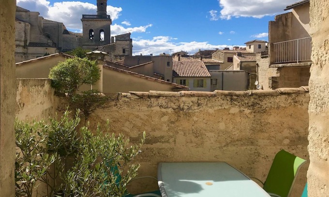 Uzes Apartment | 'The Fenestrelle' appt in superb stone house in centre Uzès