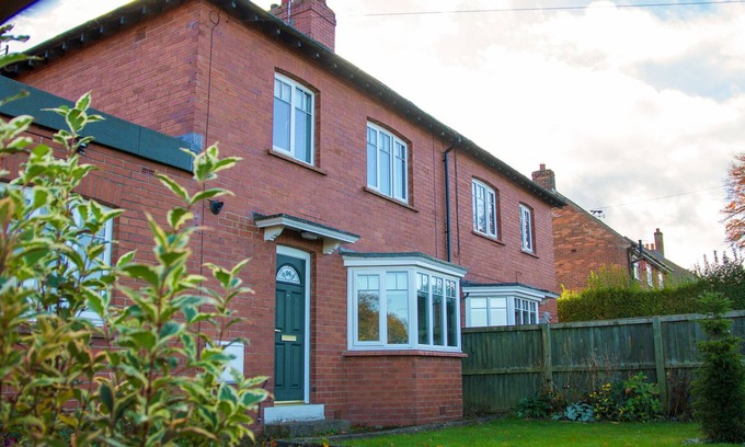 Scalby House | THE FIRS, pet friendly, character holiday cottage in Scalby