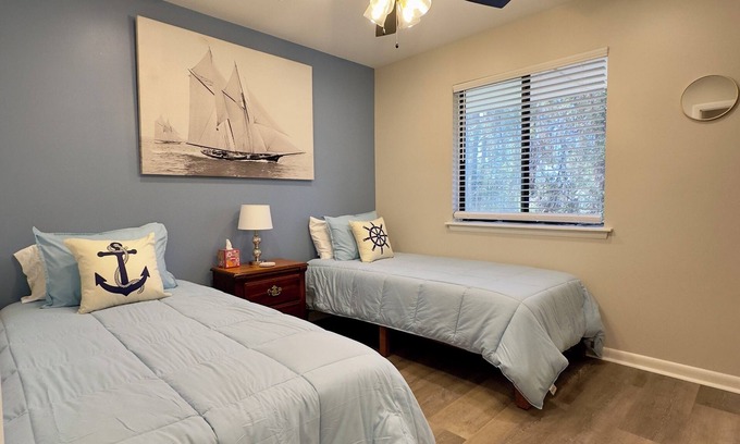 Kingsland Apartment | The First Mate’s Lounge