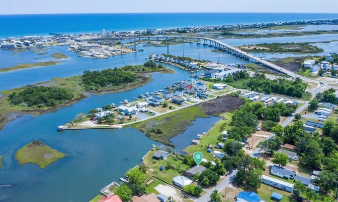 Surf City House | " The Fish Camp" - cozy waterfront getaway