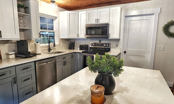 Ketchikan House | THE FISHING SHACK - NEWLY REMODELED IN 2023