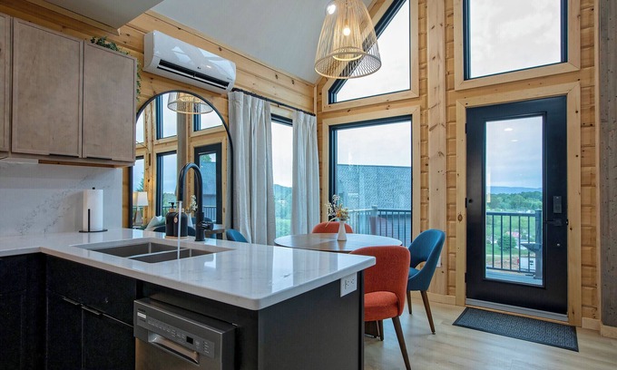 Bristol House | The Fives - 22494 Serene View