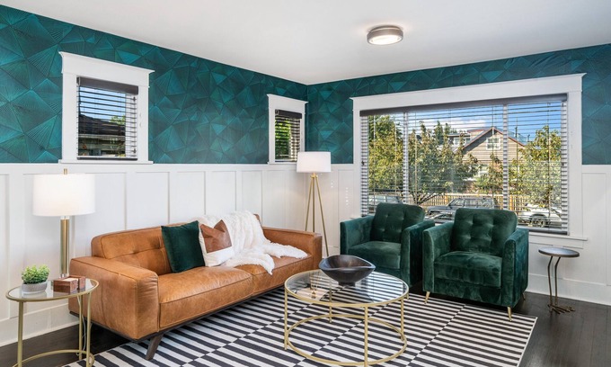 Central Tacoma House | The Flagship House | Stylish and Cozy | 6th Ave