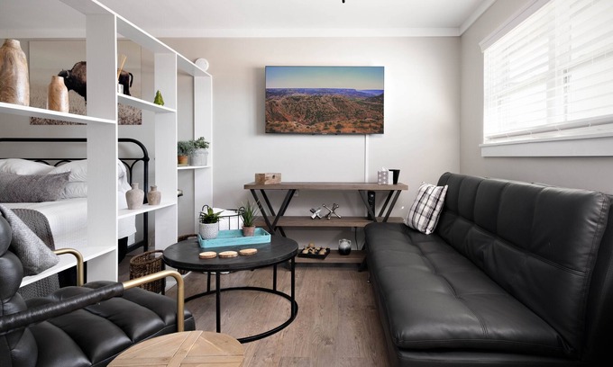 Canyon Apartment | The Flats Stylish Studio Apt 3