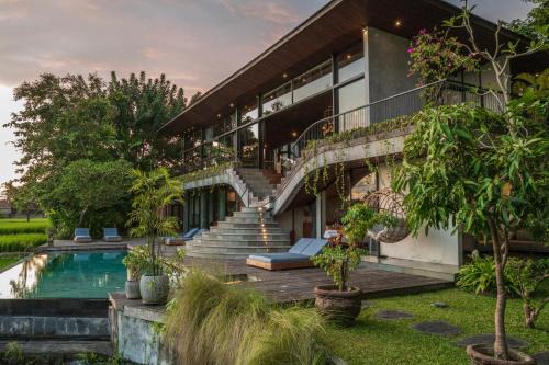 Mas Villa | The Flow House