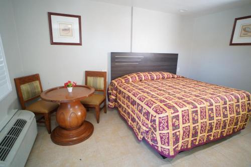 Lynwood Hotel | The Fly Inn Motel