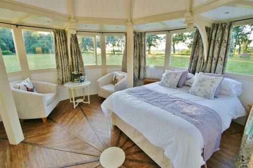 Stratton Strawless Apartment | The Folly - one off luxury Glamping accommodation