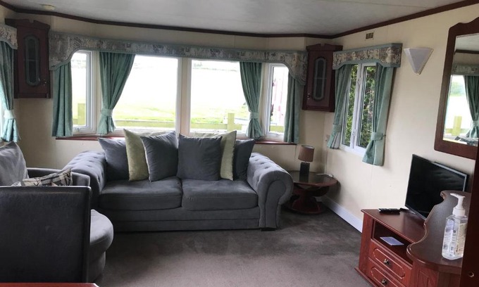 Saltburn-by-the-Sea Apartment | The Fox Inn, Roxby, Static Caravan