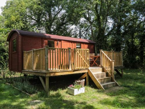Shepperdine House | The Foxes Den Shepherds Hut