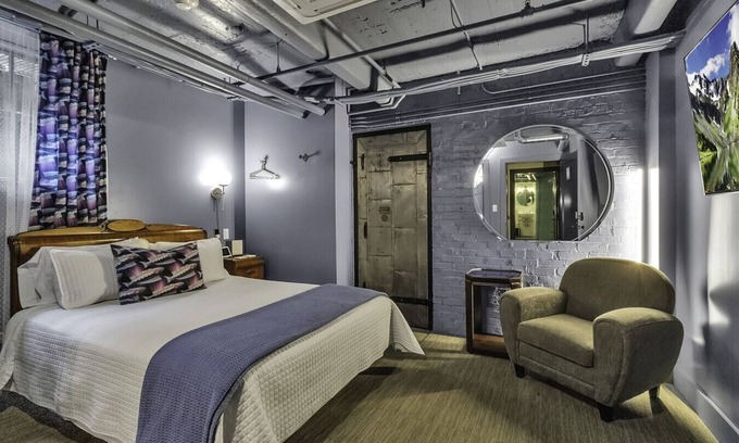 East Aurora Hotel | The Frank Jelly Nash Room @ The Bank