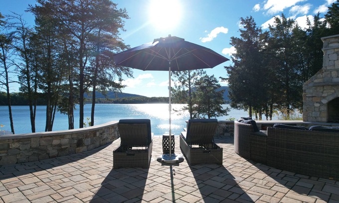 Huddleston House | The Fun Spot 2 -Tranquil Home and Dock; Stunning Views of the Lake & Mtn- Enjoy!