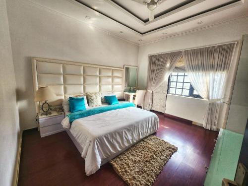 Noida House | The G8