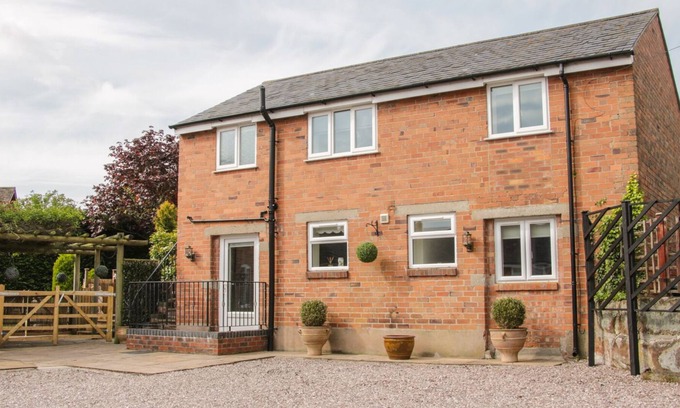 Burlton Apartment | THE GABLES COACH HOUSE, family friendly, with a garden in Burlton