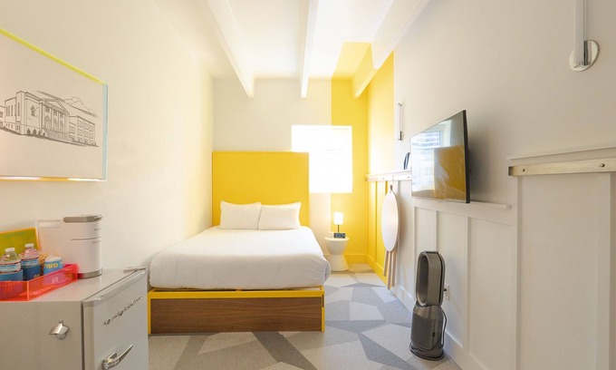 East Hill Hotel | The Gallatin 114, Only 3 miles to Downtown!