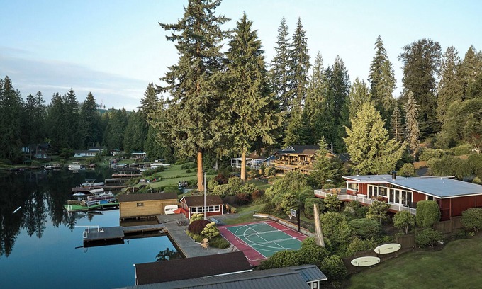 Lake Roesiger House | “The Gallery” Luxury Mid Century Modern Lakehouse