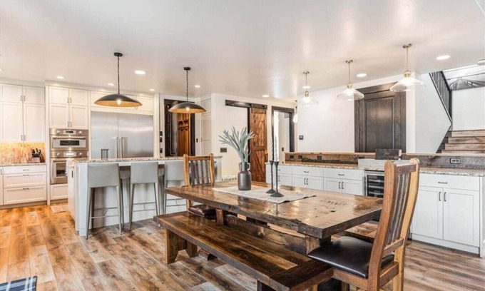 Sunriver House | The Gannet Chalet w/HotTub + Sauna + AC + SHARC