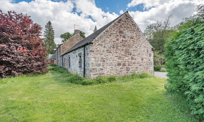 Dunblane Cottage | THE GARDEN COTTAGE, family friendly, with a garden in Dunblane