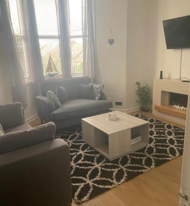 Torquay City Centre Apartment | The garden flat
