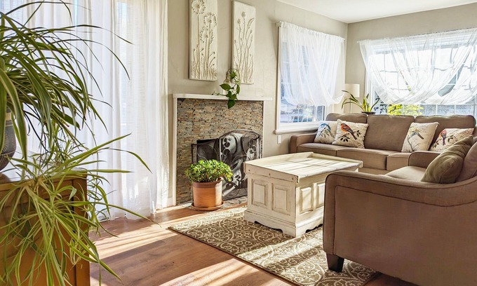 Manitou Springs House | The Garden House of Downtown Manitou Springs, Colorado