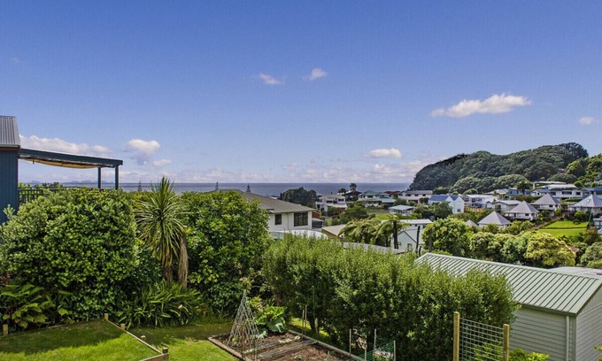 Onemana Cottage | The Gardener's Beach House - Onemana Holiday Home