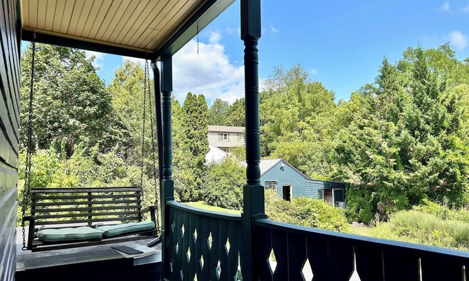 Adamstown Bed & Breakfast | The Garnet Room at the Amethyst Inn B&B jacuzzi Room with fireplace in Adamstown