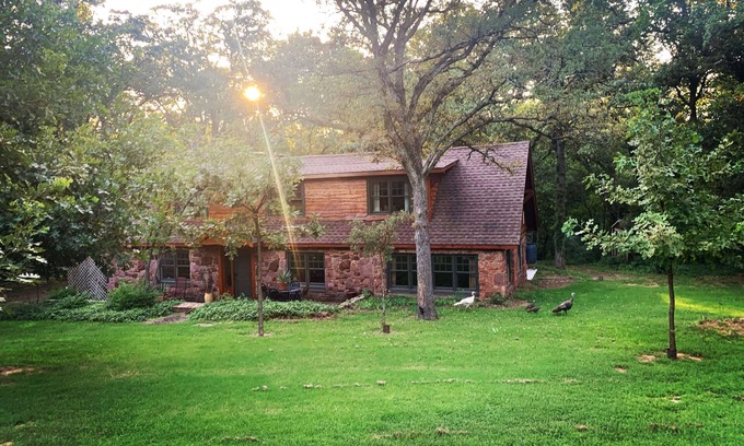 Edmond House | The Gate House in Edmond, Oklahoma - Luxury living, fine dining, shopping, and entertainment!