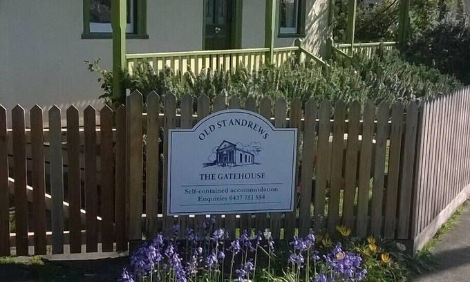 Port Fairy Cottage | The Gatehouse - historic cottage - pet friendly