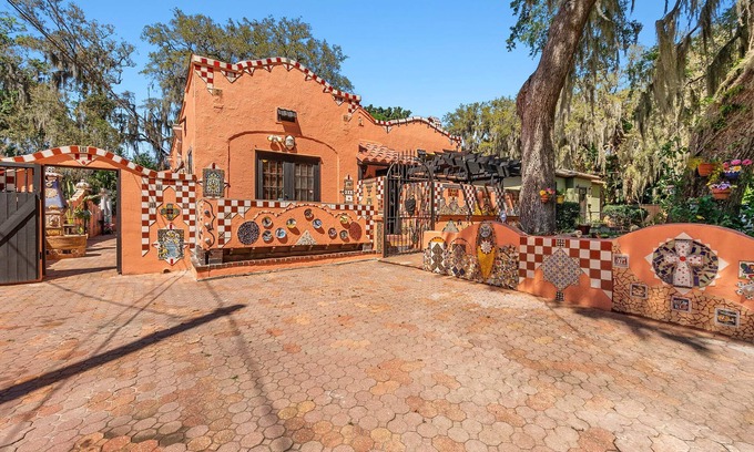 St. Augustine House | The Gaudi House- Pool/Minutes to DNTN and Beach