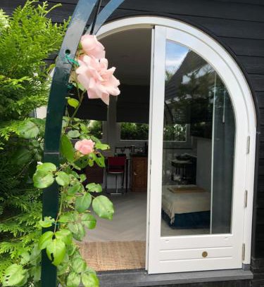 Aalsmeer Apartment | The Gentle Arch
