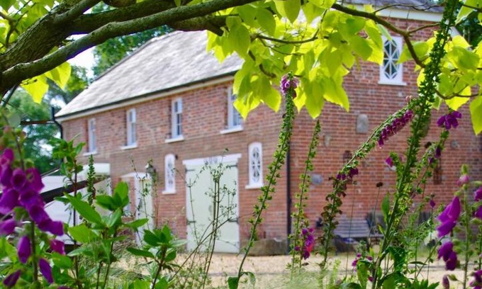 New Forest District House | The Georgian Coach House:New Forest with hot tub