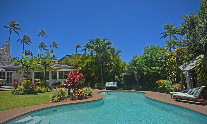 Kahala House | The Gingerbread House sleeps 10 & Kahala Beach is just across the street
