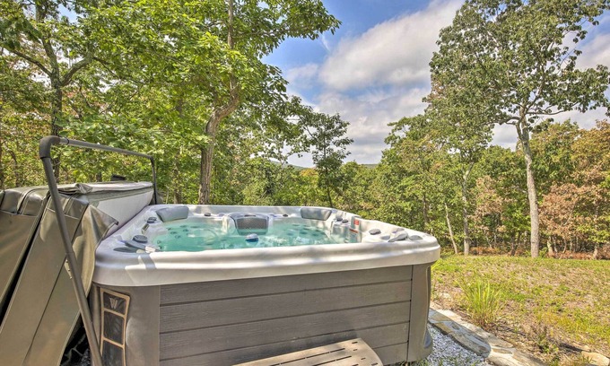 Garrison Cottage | 'the Glabin: Garrison Gem w/Deck & Fire Pit!