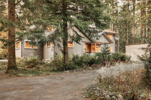 Warnick House | The Glacier Lodge - Perfect For Large Groups!