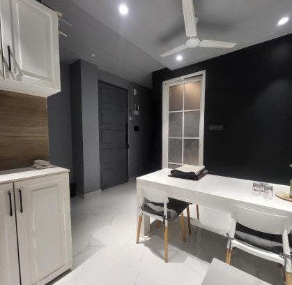 Allahabad Apartment | The Glass Home