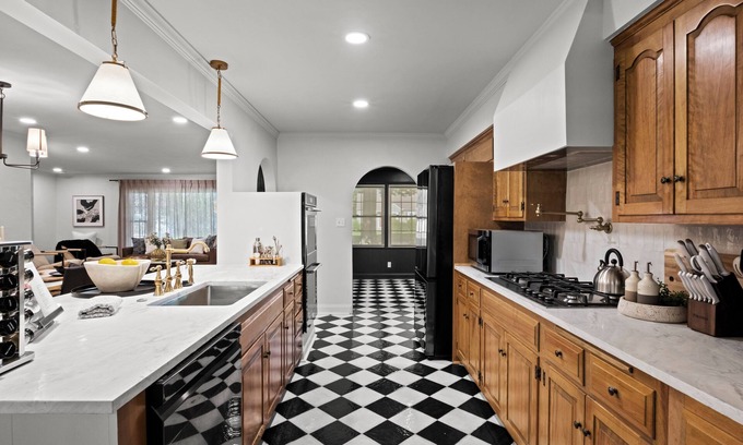Mission House | The Glenwood - Reimagined Ranch in Mission, KS