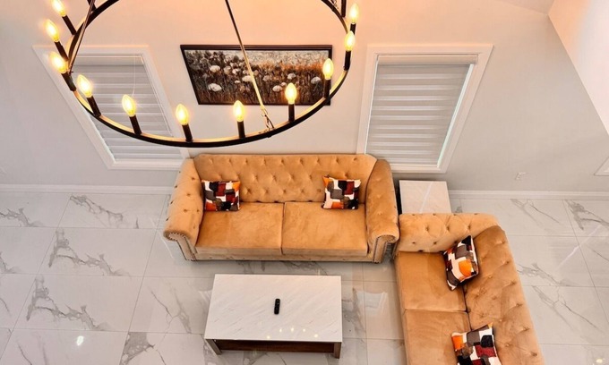 Riverside House | The Glorious Glidden Stunner/5bd 4bth with Patio