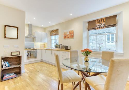 New Town Apartment | The Gloucester Lane Residence