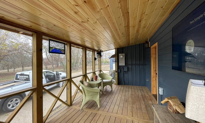 Cotter Cabin | The Gnat, Cotter AR: Trout fishing capital USA