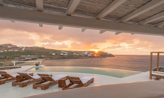 Ano Mera Villa | The Golden Beach Villa