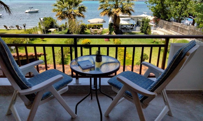 Vourvourou House | THE 'GOLDEN HOUR' BEACHFRONT COTTAGE