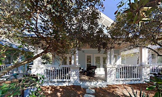 Seacrest Cottage | The Good Life-Top Ratings, Big Pool, Covered Porch, 5 Min Walk to Beach, 4 Bikes