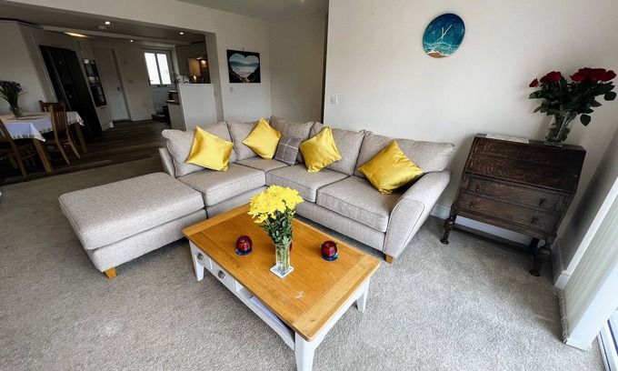 Shanklin Ski Chalet | The Good Ships