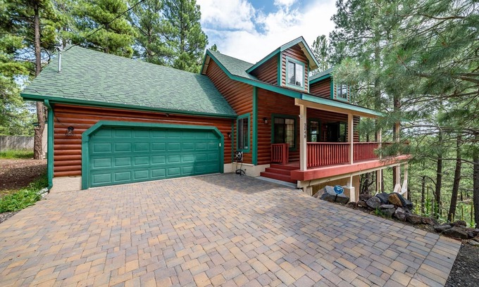 Kachina Village House | The Gracia Inn-Luxury Cabin amidst Ponderosa Pines