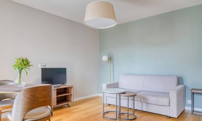 Issy-les-Moulineaux Apartment | The Gracious - A stone’s throw from Paris
