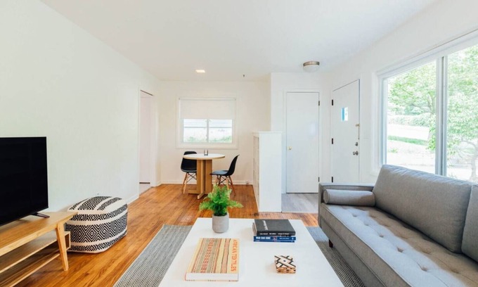 Water Hill House | The Graduate - Mid-Term Rental