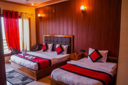 Mussoorie Hotel | THE Grahil Hotel & Restaurant !Awarded Hotel ! BALCONY ROOMS With BEST Valley View Roof top Cafe ! Near JW Marriott Mussoorie