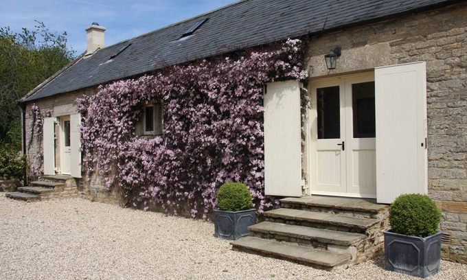 Bourton Cottage | The Granary is in a rural location, perfect for families, couples and pets.