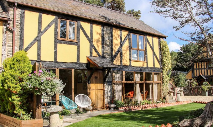 Hyssington Cottage | THE GRANARY, pet friendly, character holiday cottage in Hyssington