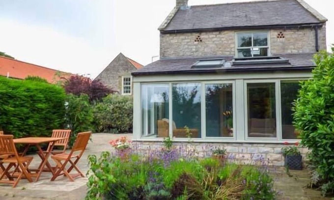 Appleton-le-Moors Cottage | THE GRANARY, pet friendly, with open fire in Appleton-Le-Moors